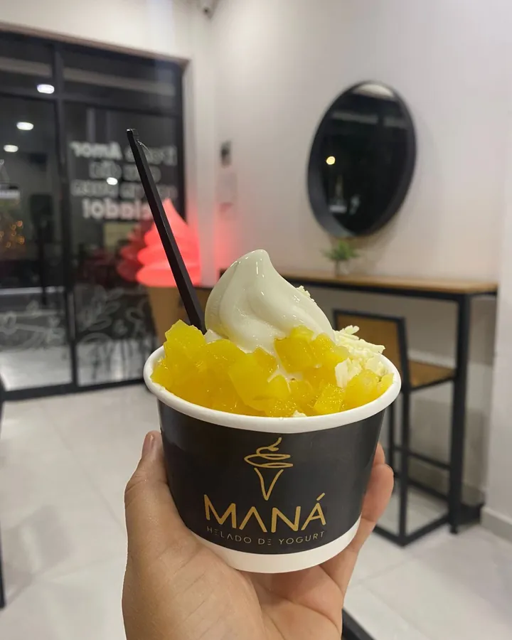 Vaso pequeño de Maná con helado y piña